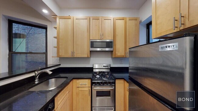 Foto del edificio - 439 W 51st St