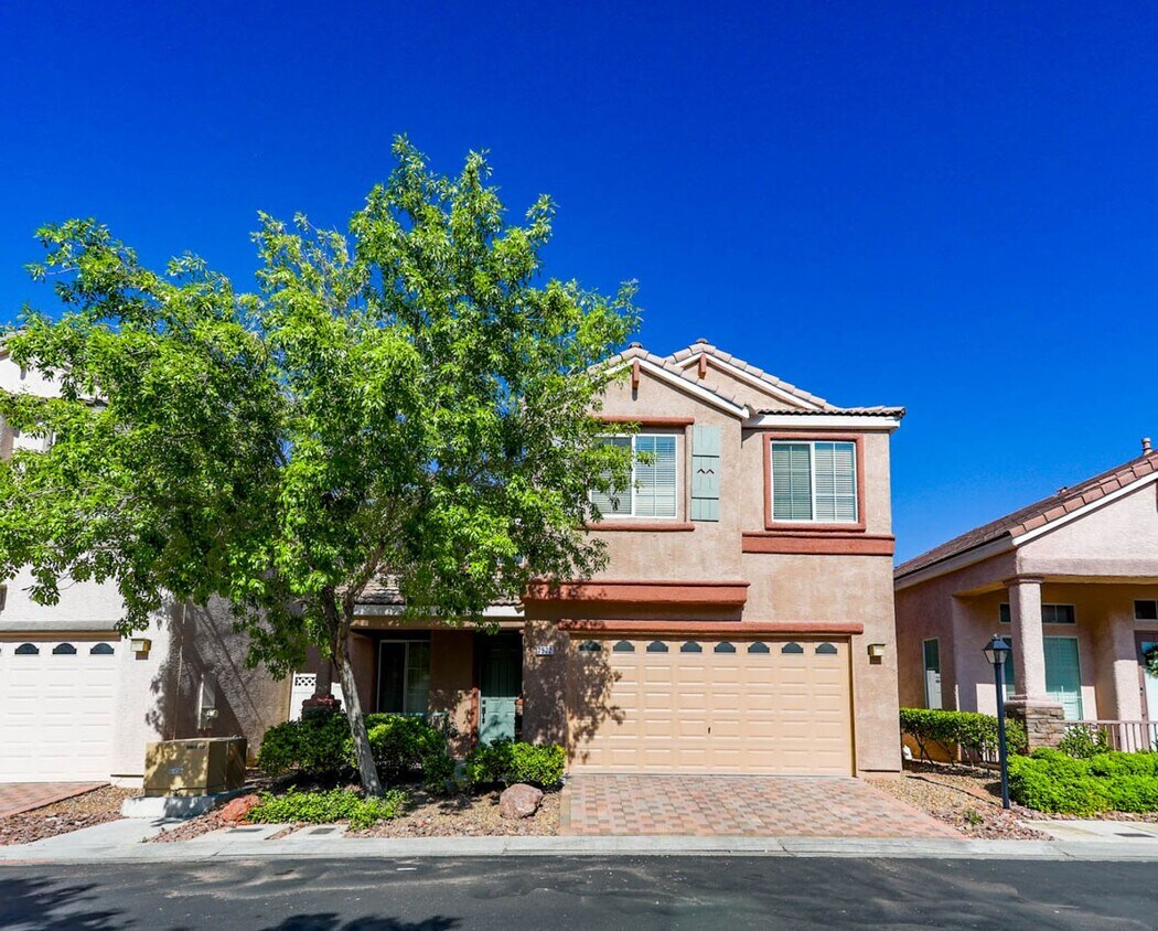 Foto principal - Beautiful Updated 3 Bedroom Home In The Ga...