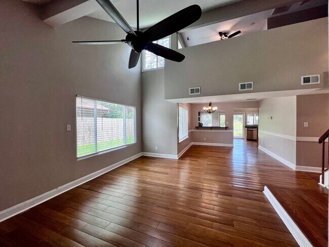Foto del edificio - 684 Orangewood Dr