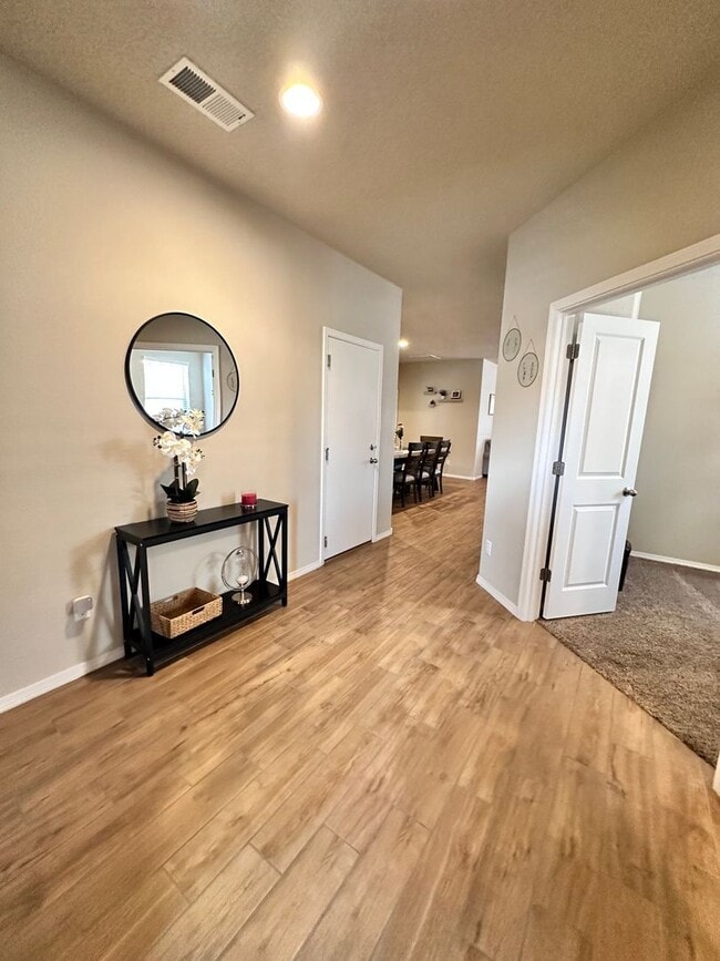 Building Photo - Move in Special! 4 Bedroom 3 Bathroom with...