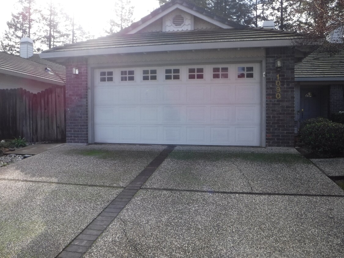 Primary Photo - 1090 Gilliland Dr