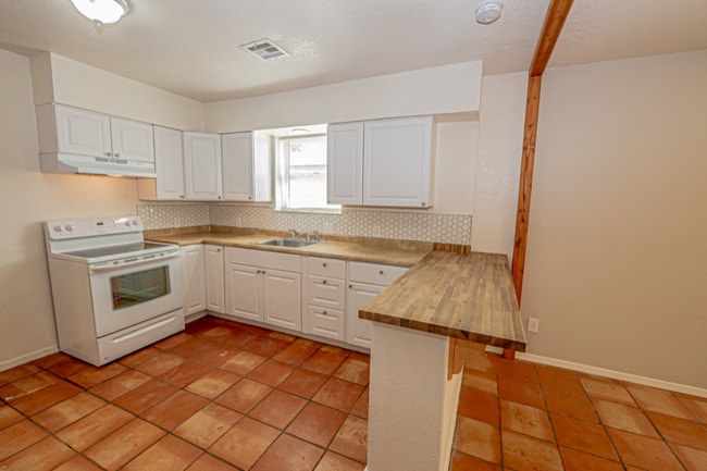 Building Photo - 33 E 400 S