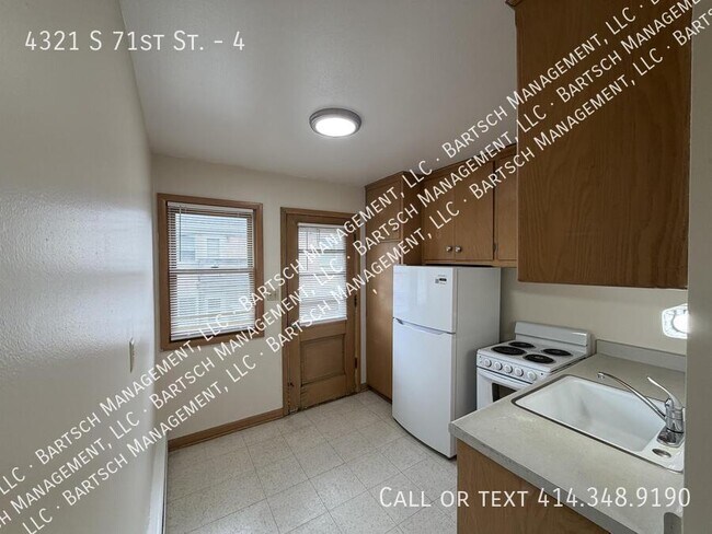Building Photo - 4321 S 71st St