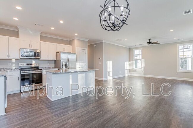 Foto del edificio - 111 Hemlock Dr