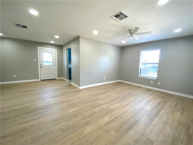 Foto del edificio - 6920 Bethune Ave