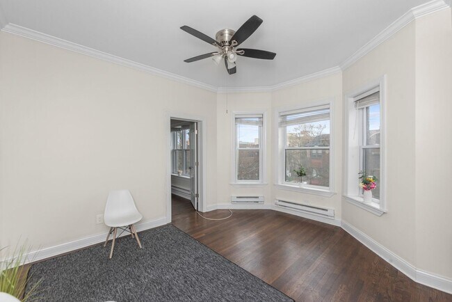 Foto del edificio - 915 W Waveland Ave