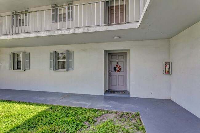 Building Photo - 10249 N Military Trl