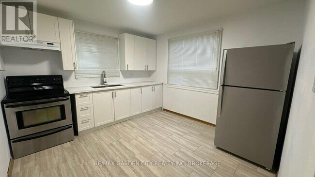 Building Photo - 6688 Bellevue St