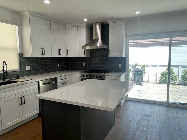 Building Photo - 8100 Paso Robles Ave