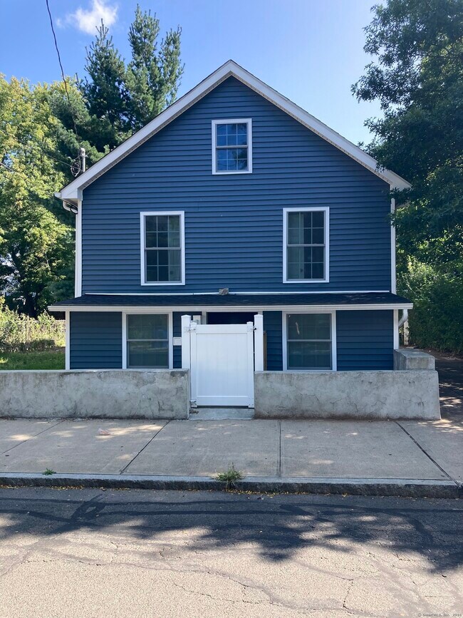 Building Photo - 61 Arch St