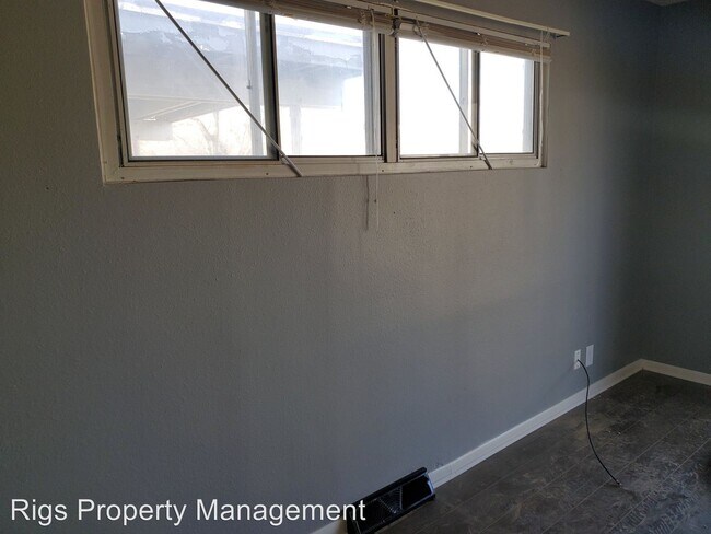 Building Photo - 3 br, 1 bath House - 1620 SW 70th Terr