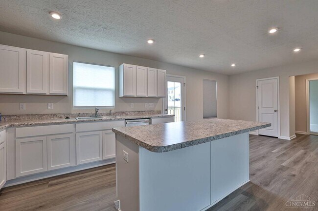 Building Photo - 5959 Hayden Dr