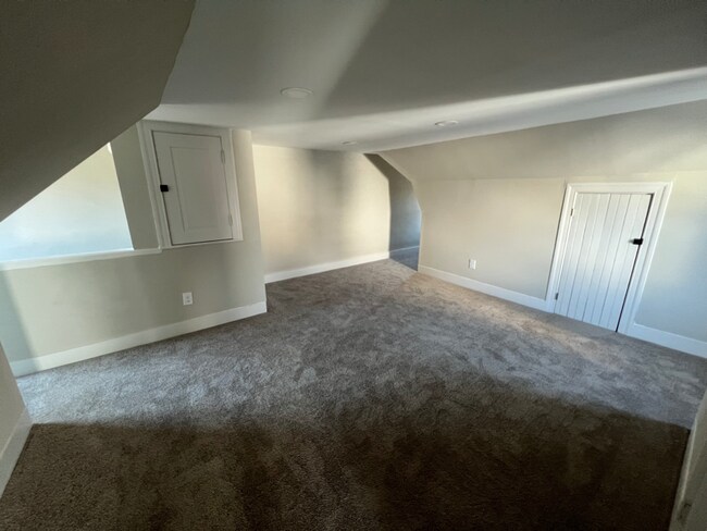 Building Photo - 605 E Broad St