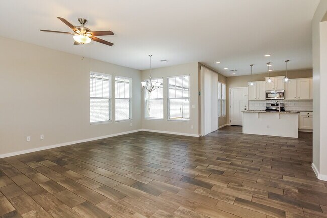 Building Photo - 2664 S Santa Rita
