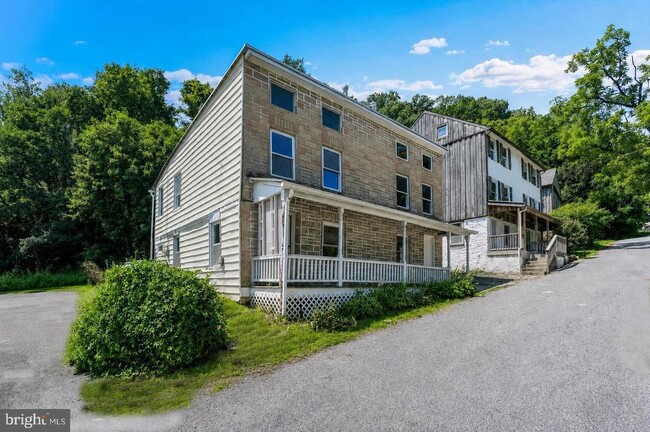 Building Photo - 60 Irish Ln