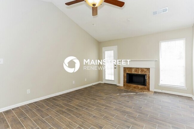 Building Photo - 3 Bedroom Pet-Friendly Home in LOCUST GROVE, GA with Main Street Renewal