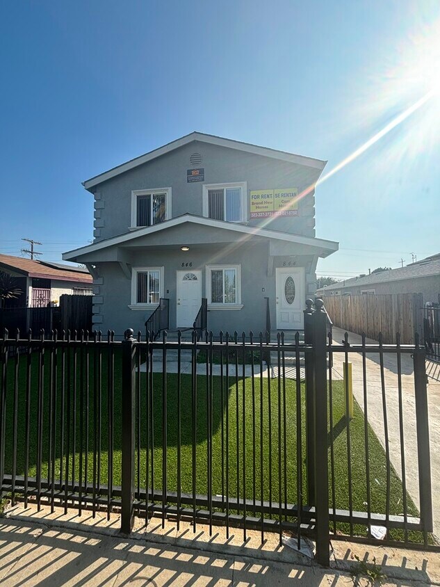 Foto principal - 846 E 109th St