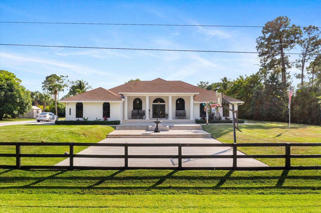 Foto principal - 15170 99th St N
