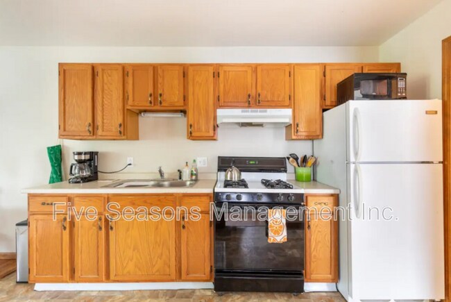 Building Photo - 358-360-360 N Winooski Ave