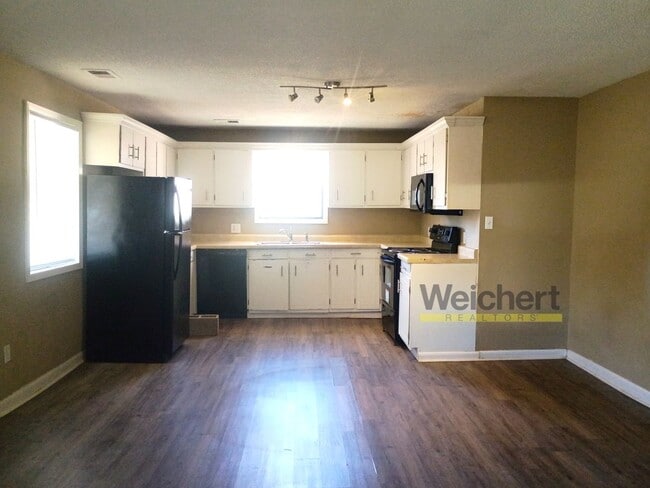 Building Photo - Spacious 4BR Home – Walk-In Closet & W/D Hookups
