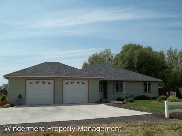 Foto del edificio - 3 br, 2 bath House - 33 Corbin Lane