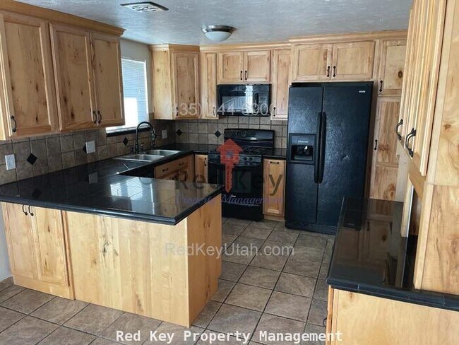 Foto del edificio - Upland Dr. Upper Unit Duplex.