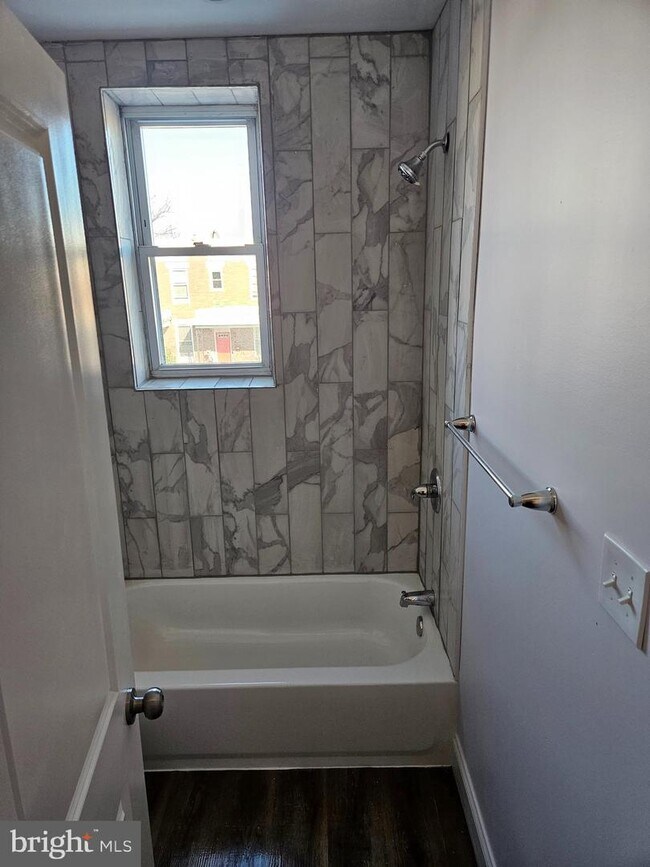 Building Photo - 1825 E 31st St