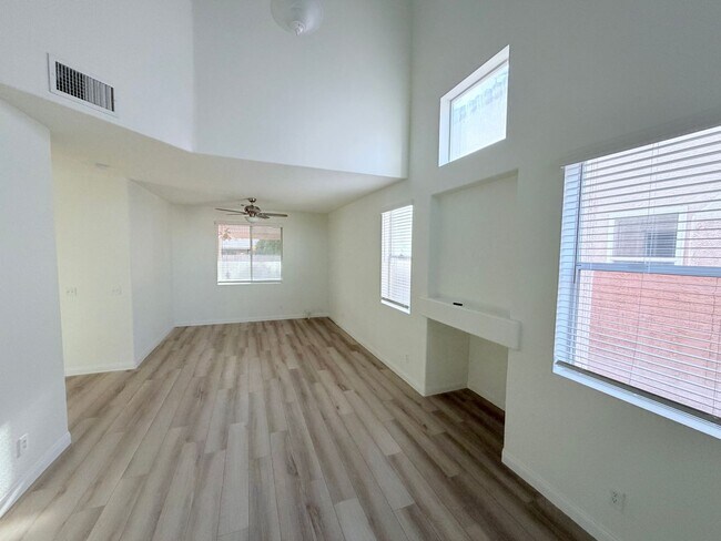 Foto del edificio - Lovely renovated Silverado Ranch home