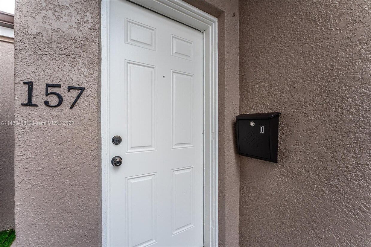 157 Curtiss Pkwy Unit D, Miami Springs, FL 33166 Room for Rent in