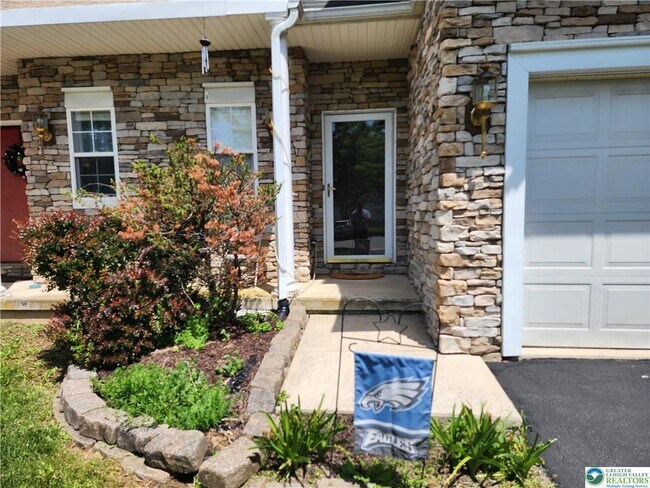 Foto del edificio - 278 Maple Ct