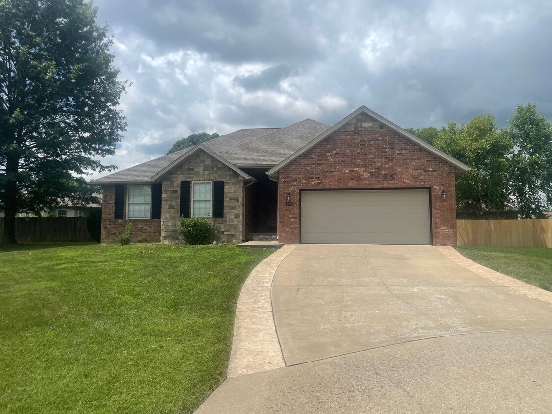 Primary Photo - 3 Bedroom Home in Nixa Schools!