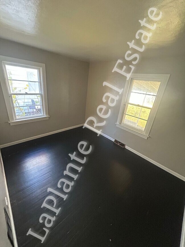 Foto del edificio - Charming 2-Bedroom Home in West Toledo – Updated and Move-In Ready!