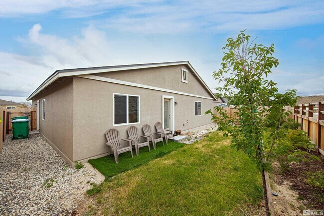 Foto del edificio - 698 Valmy Dr