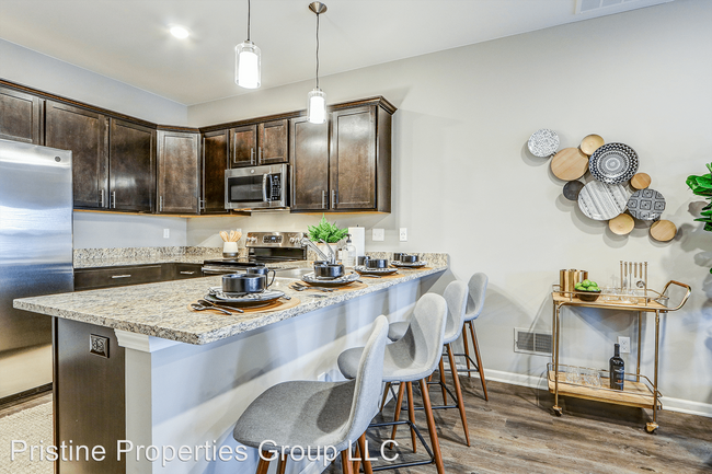 Foto del edificio - 7770 Newbury Dr