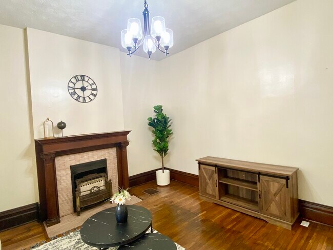 Sala de estar - 1374 Neil Ave