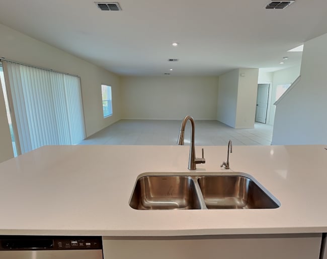 Building Photo - 3880 Fescue St