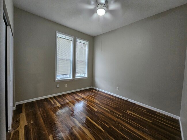 Dormitorio grande - 2605 Arkansas Ave