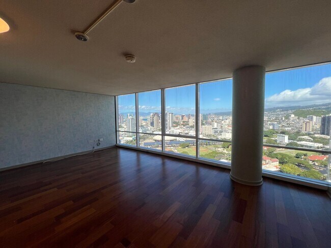 Foto del edificio - Moana Pacific, High rise 44th floor spacious 1 bedroom/1 bathroom