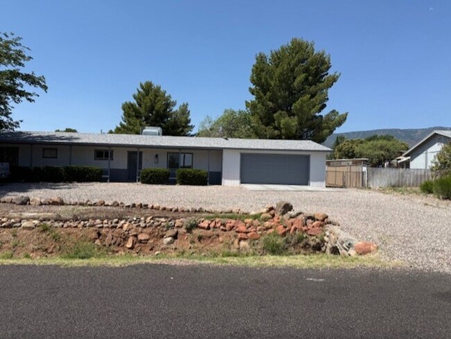 Building Photo - Spacious and newly remodeled 4 Bedroom wit...