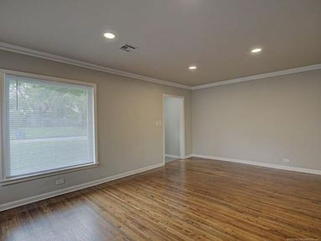 Building Photo - 2 Bed 1 Bath Tulsa Rental Home - Available...