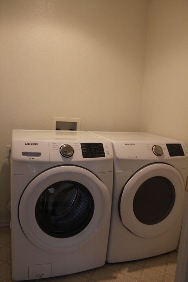 Foto del edificio - Stunning 3 BR/3 BA in Stockbridge At Meridian Community!