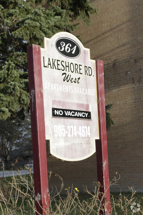 Photo du bâtiment - Lake View Apartments