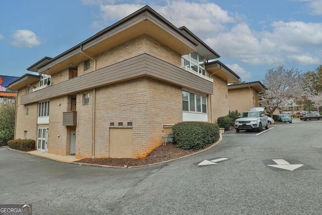 Building Photo - 346 Carpenter Dr NE