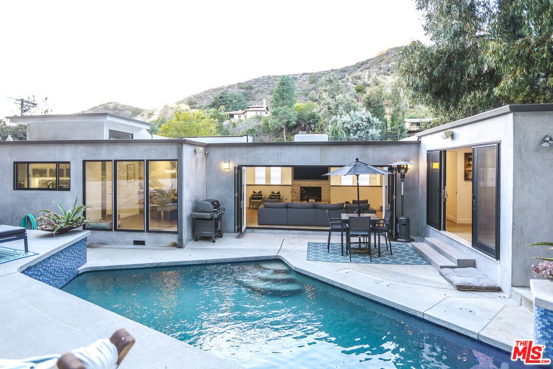 Primary Photo - 2180 Coldwater Canyon Dr