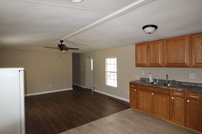 Building Photo - Newly Renovated 3-Bedroom Mobile Home in Tallahassee Available Now