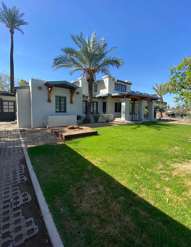 Building Photo - 501 E Moreland St