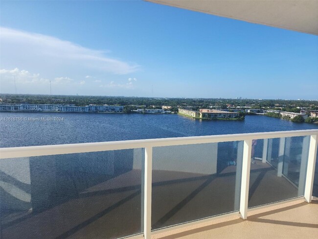 Building Photo - 1301 NE Miami Gardens Dr