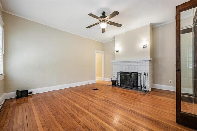 Foto del edificio - 1000 E Crenshaw St