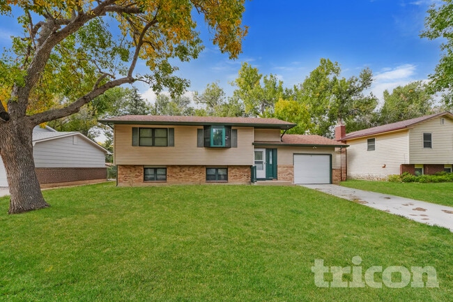 Building Photo - 1006 De La Vista Pl