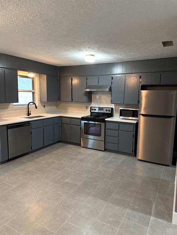 Building Photo - 1911 Hill St